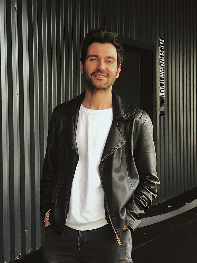 Красивый треугольник. Дэвид джинтоли. Стильный треугольник. Дэвид блу 2021. Дэвид джинтоли 2020.