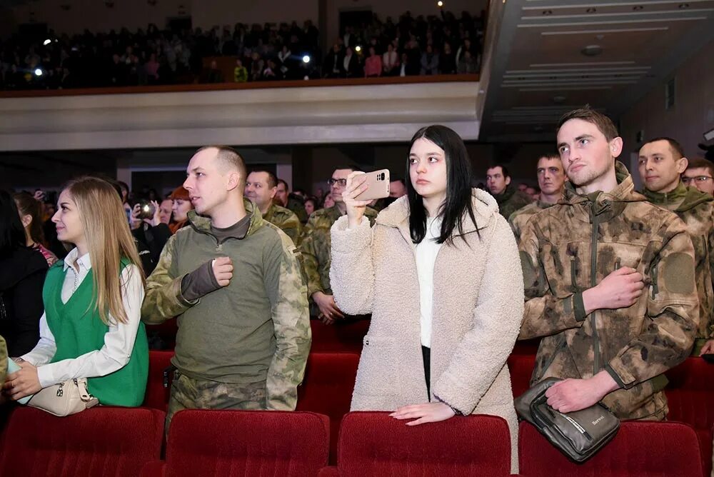 Шаман на Донбассе концерт. Шаман в Луганске концерт. Шаман певец на Донбассе. Вокалисты Донбасса. Выступление шамана на 23 февраля