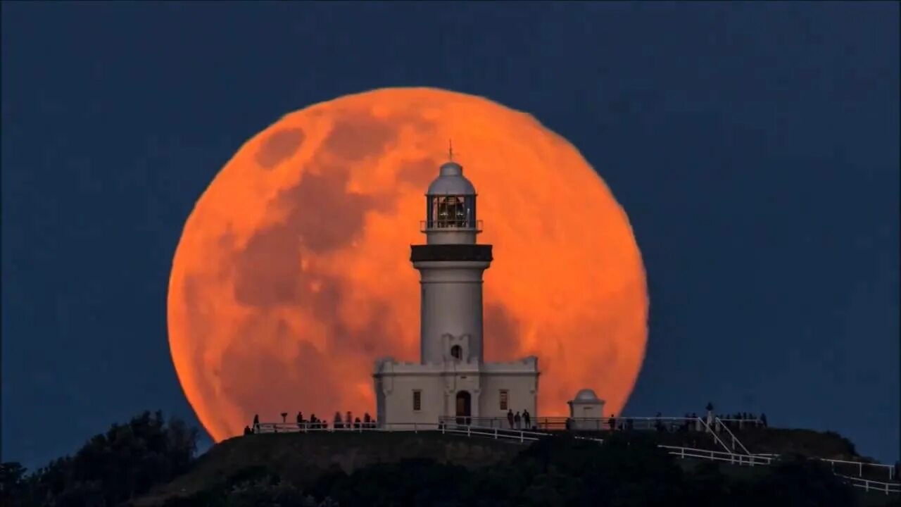 Восход луны в марте