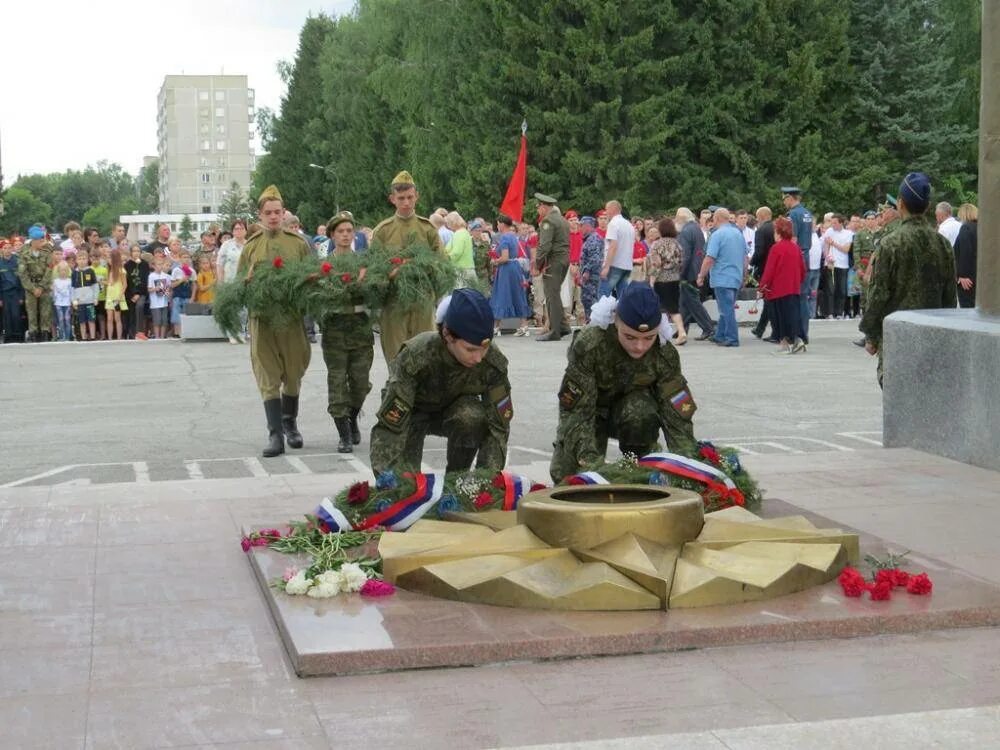 22 июня 2012. День памяти и скорби. Памятники Великой Отечественной войны. Памятник вечный огонь. Возложение цветов к Вечному огню.