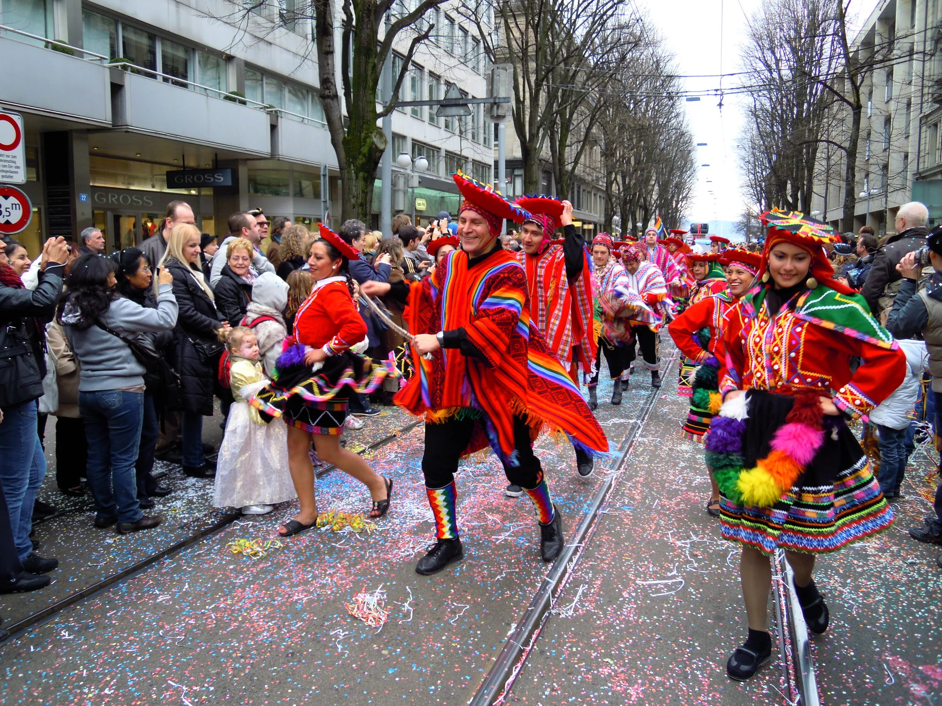 Street Parade Zurich. Уличный парад. Уличные парады в Англии. Парады в Швейцарии. Have street parades