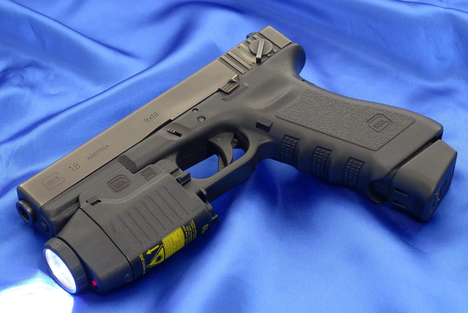 Оружие Глок. Глок 18c. Glock 18c Калибр. Block 18 glock