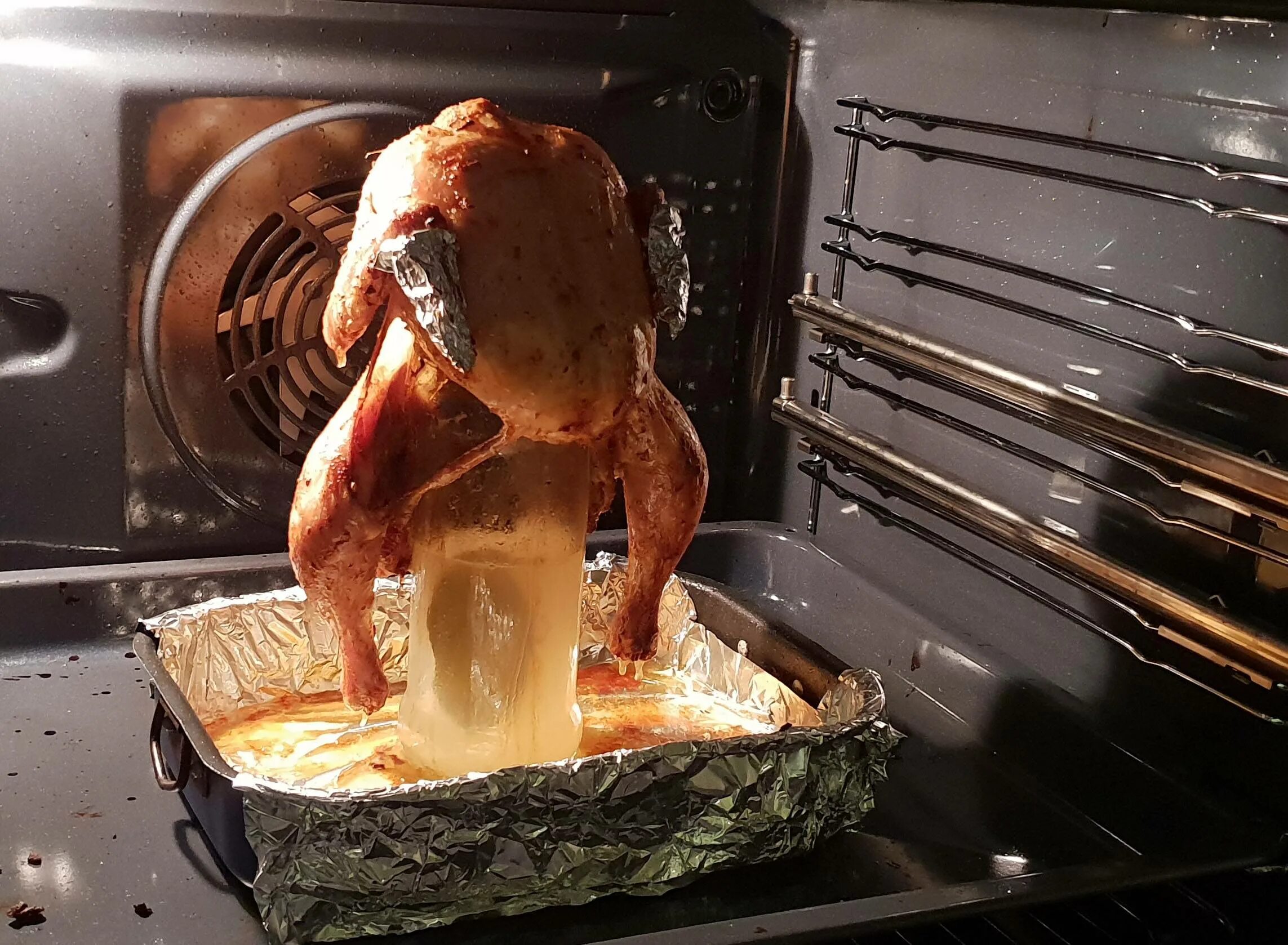 Курица на банке. Курица в духовке целиком. Курица на банке в духовке целиком. Курица на бутылке в духовке целиком с хрустящей корочкой. Курица на бутылке в духовке целиком с хрустящей корочкой.