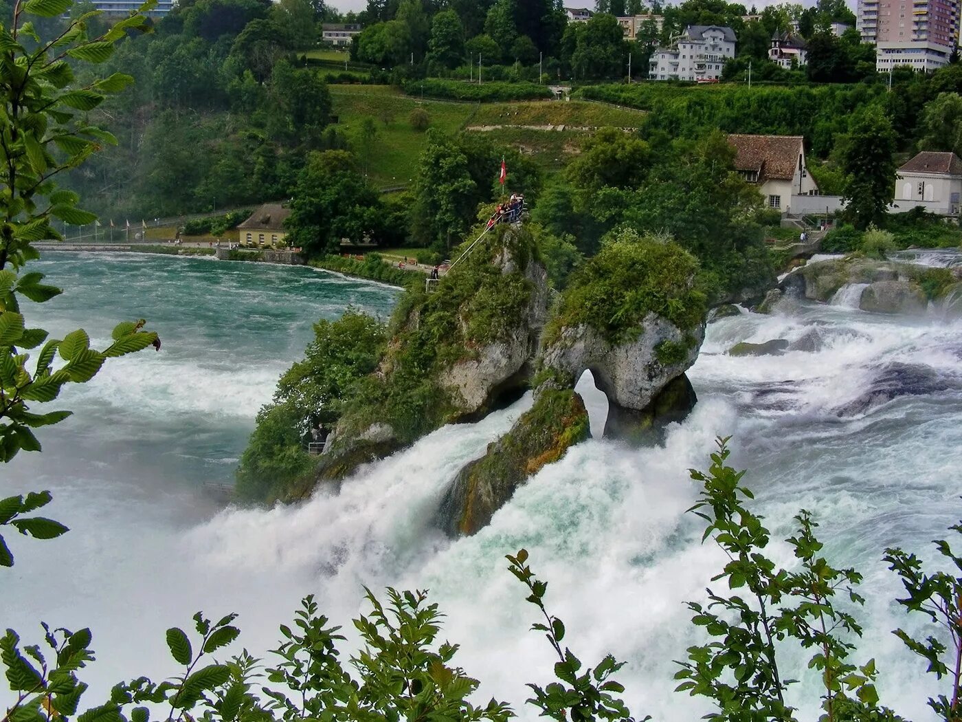 Исток реки рейн. Рейнский водопад Швейцария. Река Рейн в Швейцарии. Река Рейн в Швейцарии фото.