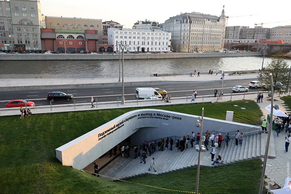 По реке до парка зарядье. Парк зарядье набережная. парк зарядье мост. парк зарядье амфитеатр.