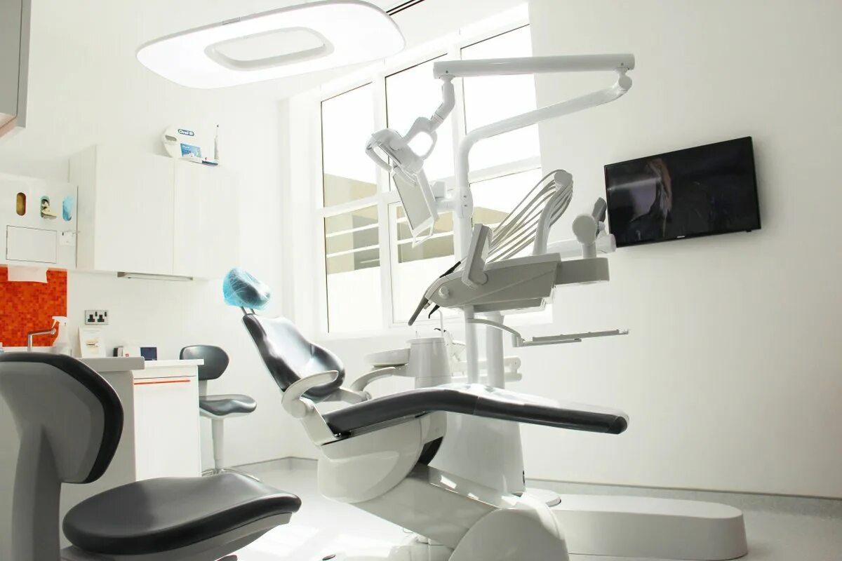 Dental Clinic стоматология. Стоматологическая клиника в Германии. Телевизор в стоматологии. Дизайнерские решения для стоматологии. Медцентр стоматолог