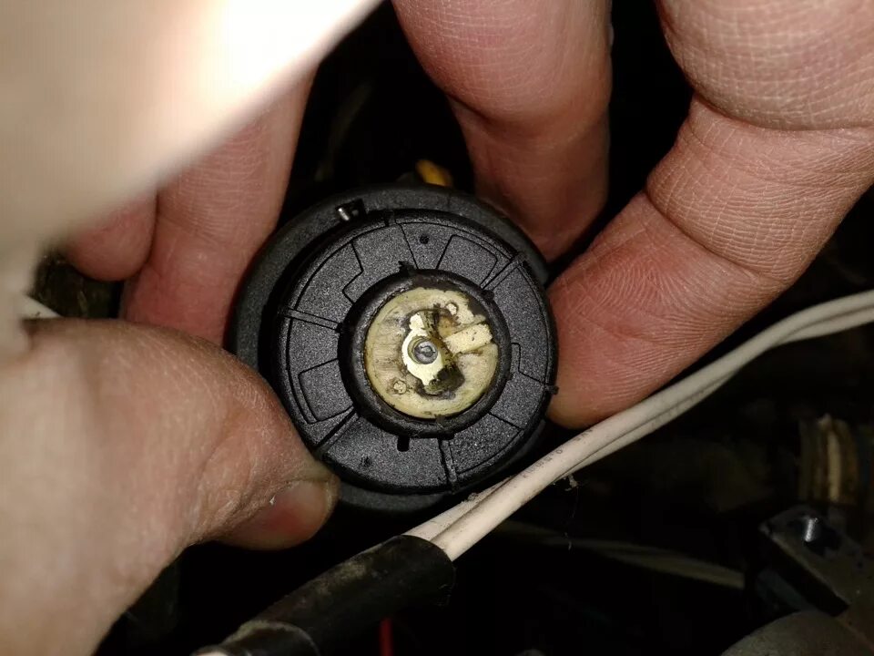 Контактная группа зажигания ауди 80 б4. Audi 80 b3 контактная группа замка зажигания. Контактная группа зажигания ауди 80. Audi 80 b3 контактная группа замка зажигания. Контактная группа зажигания ауди 80 б4.