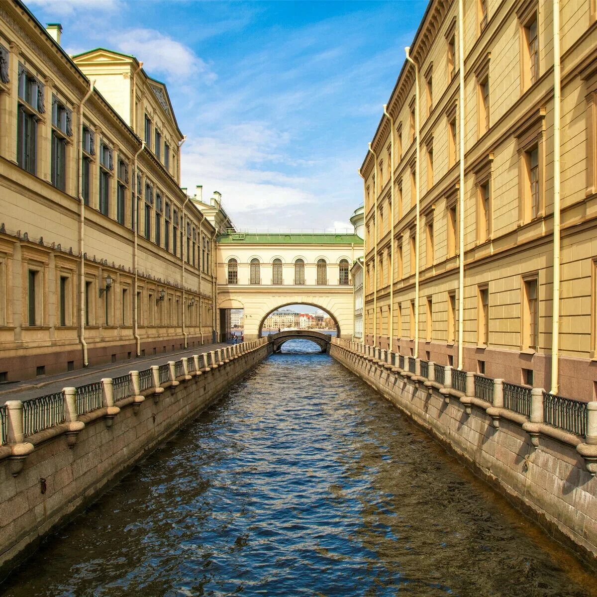 Канал грибоедов набережная санкт-петербург. Петербург канал грибоедова. Спб набережная канала грибоедова. Эрмитажный мост зимняя канавка. Канал грибоедова санкт-петербург.