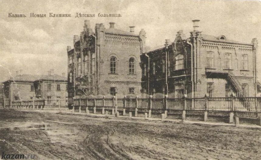 Площадь революции больница. Шамовская больница казань история. больница старинная казань. больница клячкина казань.
