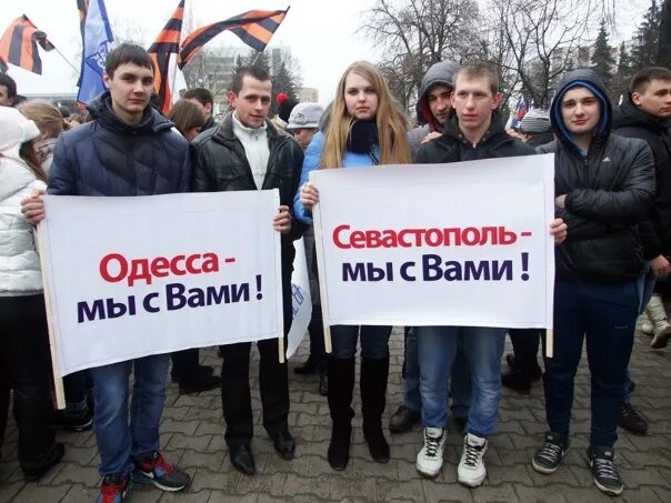 Прибалтика митинги в поддержку России. ЦАП митинг в поддержку русского дома фото. Украина н россия