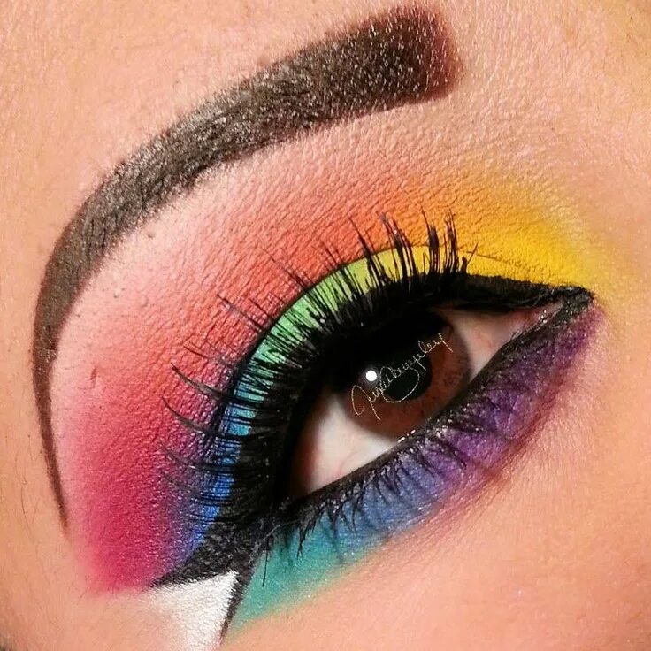 Pin by Kimberly Pattishall on Eye makeup Colorful eye makeup, Rainbow makeup, Co