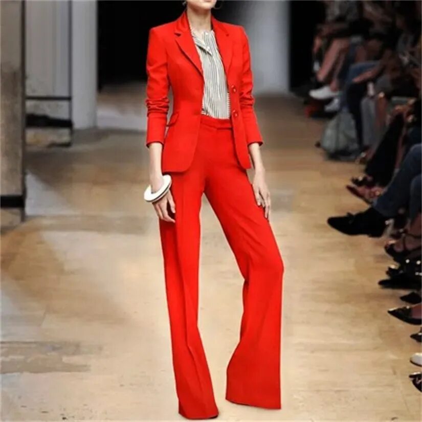 Костюмы женские модные брючные. Брючный костюм женский 2022 модный. Брючный костюм женский 2020 тренды. Амира брючный костюм бежевый. Модные брюки костюмы.