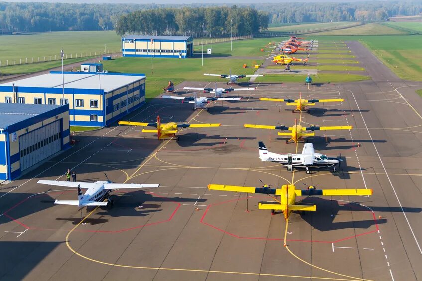 Аэродром групп. Аэродром аэрогео красноярск. аэропорт красноярск взлетная полоса. аэропорт северный красноярск. аэропорт северный аэрогео.