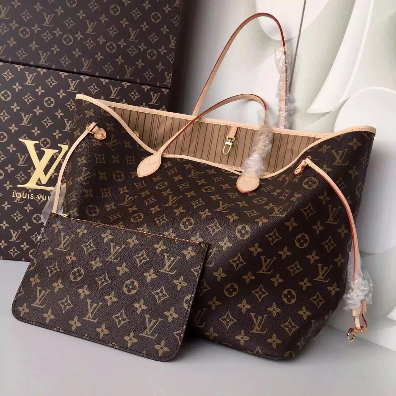 Купить сумку луи витон. Сумка Луи Виттон. Сумки Луи Виттон 2023. Сумка Louis Vuitton Neverfull. Сумка Луи Виттон классика.