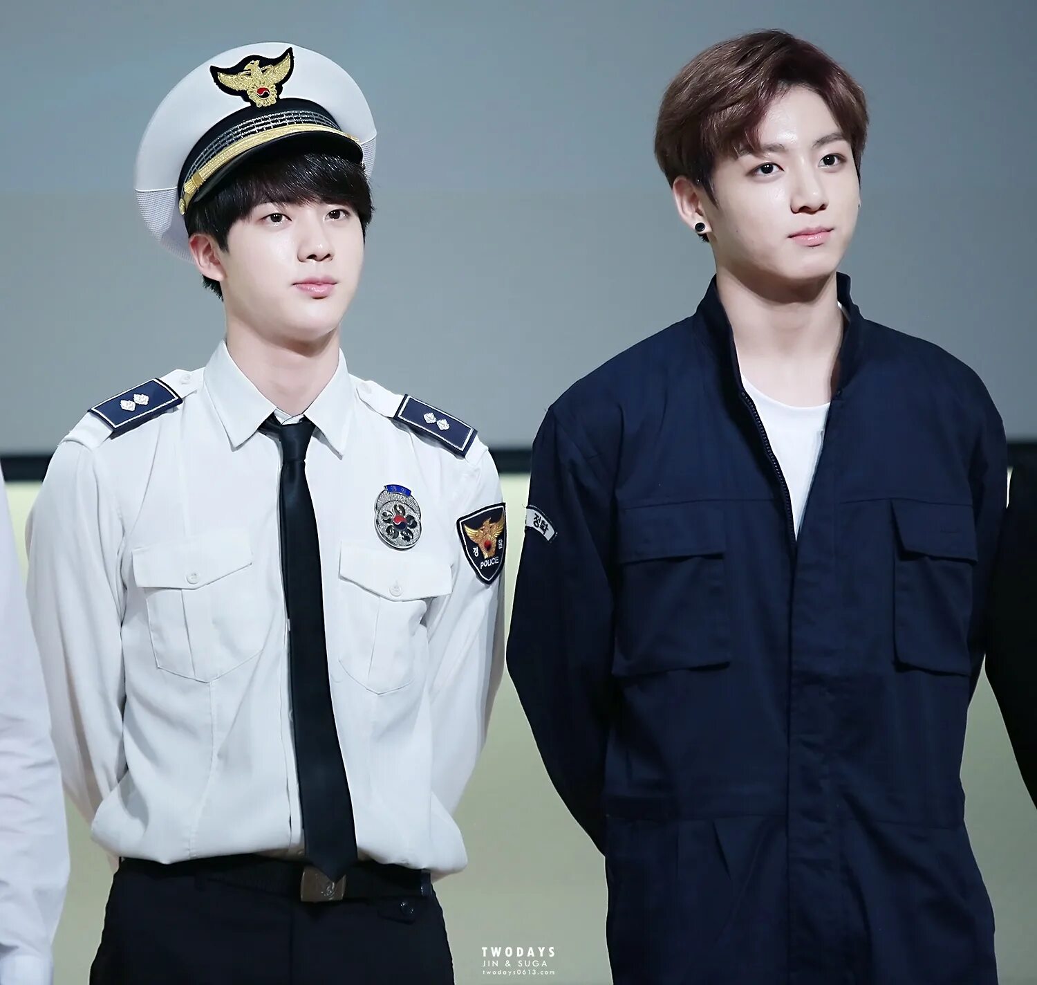 Джин и Чонгук. BTS Jin and Jungkook. Юнги Джин и Чонгук. БТС Джин полицейский. В армии ли чонгук