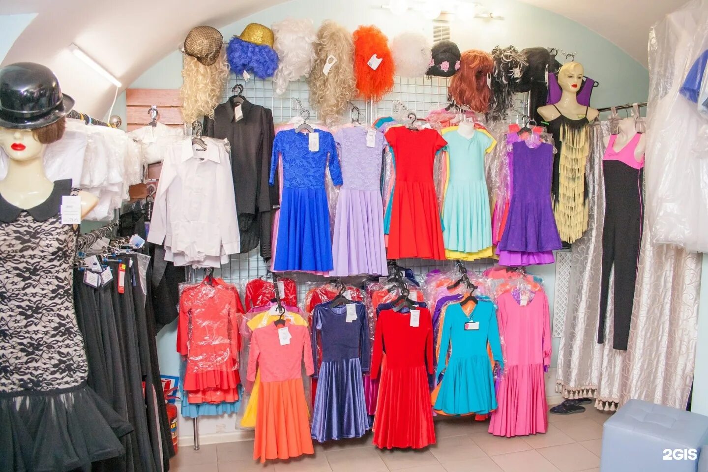 свадебные платья воронеж. платья на выпускные на рынке. объявления о свадебных платьях. бутик одежды. где продать платье.