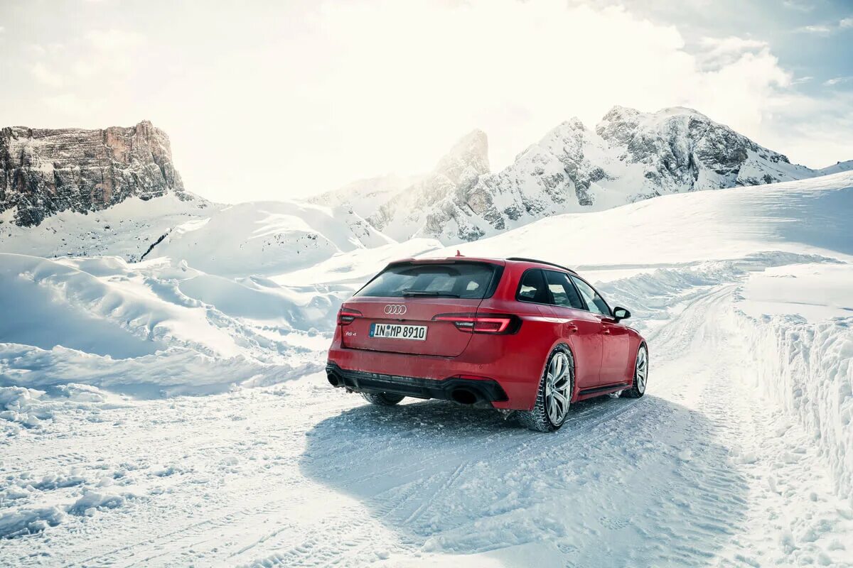 Универсал зима. Audi зима hd. ауди аллроад в горах зимой. заставка на рабочий стол ауди зима. audi rs4 wallpaper зимой.