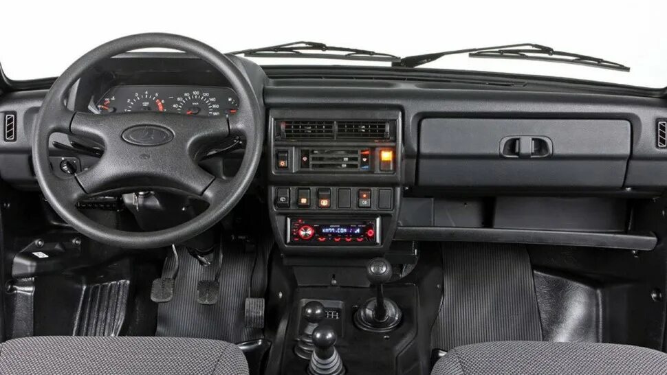 Новый Suzuki Jimny в два раза лучше нашей Нивы? Сравниваем российскую легенду бе