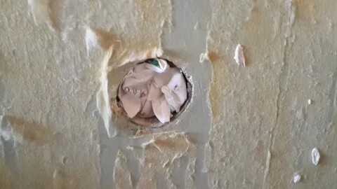Заделываем дыры алебастром