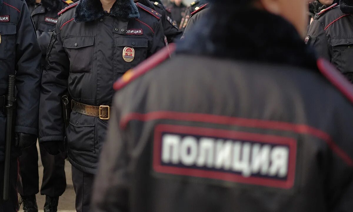 Работница полиции на месте преступления
