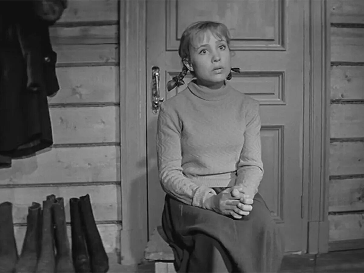 Фильм девчата тося. Надежда румянцева тося кислицына. Девчата столовая. Надежда румянцева тося кислицына. Фильм юрия чулюкина девчата.