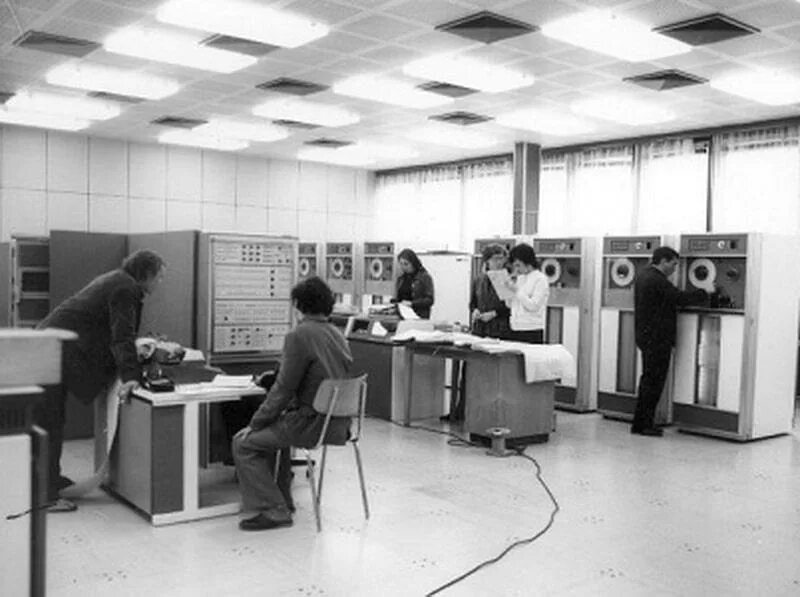 Эс история. Компьютер ibm system/360. Единая система эвм (ес эвм) ibm-360. Электронно вычислительная машина ес-1045. Ес 1045.