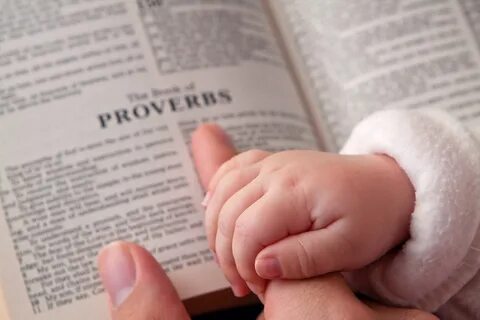 Przegląd Biblii dla dzieci: najlepsze Biblie dla dzieci (w wieku 0–2 lat). 