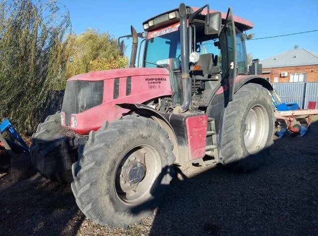 Трактор террион 5280. Трактор атм 5280. Трактор с сеялкой. Тамбовский трактор. Тамбовский трактор.