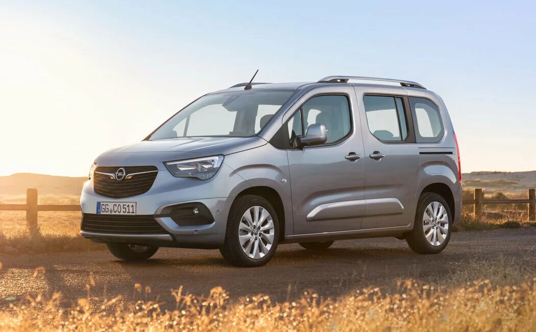 Honda freed компактвэны. Ford transit/tourneo courier 2014-. Honda freed 2022. Ford tourneo courier 2018. Honda freed 2017.