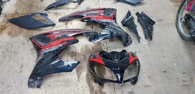 Зеркала racer rc250cs skyway. Переднее крыло на racer panther 300. Racer phantom 250 фары. Пластик на рейсер скайвей 250. Обтекатель для рейсер 250.