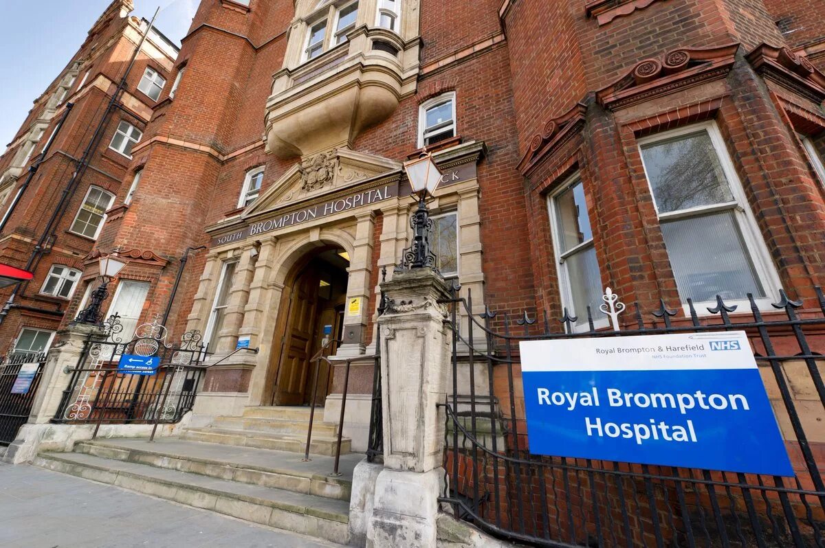 Больницы лондона. Больница в Лондоне. Клиника в Великобритании. Больницы в Великобритании. Рэмптон больница Англия.