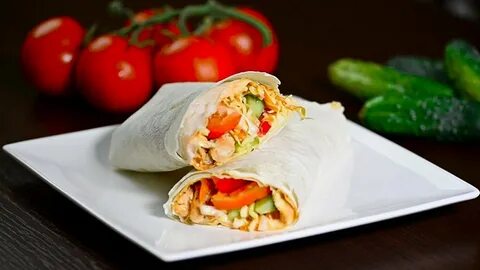 Шаурма с курицей и огурцами