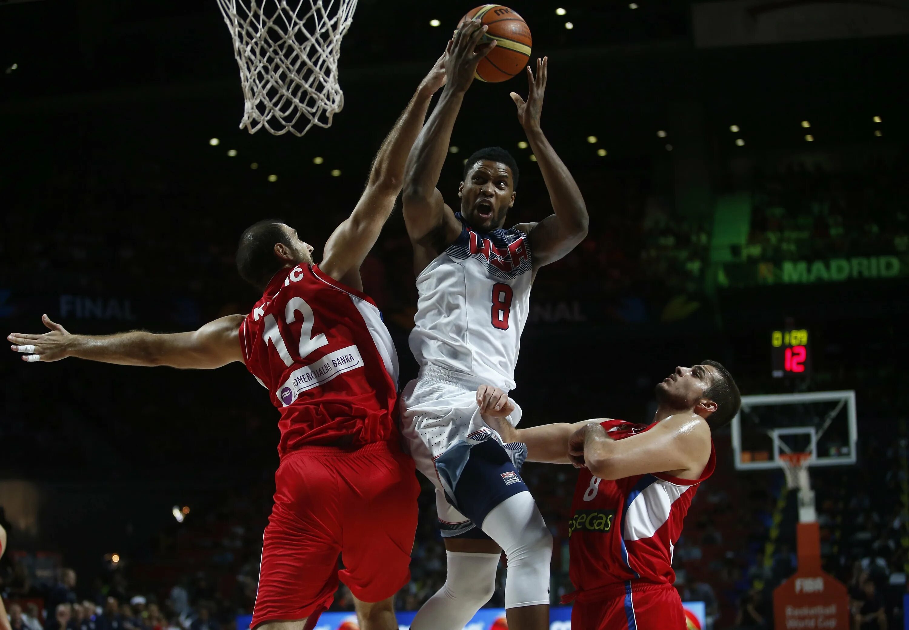 He to basketball matches. He to basketball matches. What kinds of sports are there. Michael jordan dunk. Баскетбольная площадка.