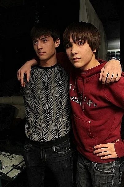 Два брата азербайджанца группа. Бнглов азеры. Ритм Рекси азери. Фото азербайджанца парня 16 лет.