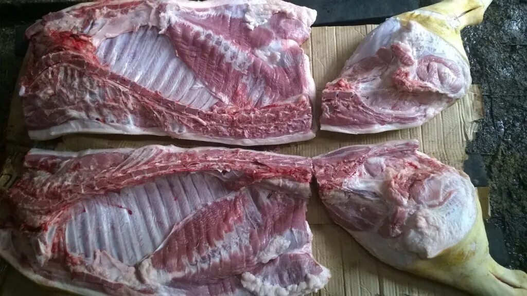 Четверть туши. Мясо свинина деревенская. четверть тушки свинина.