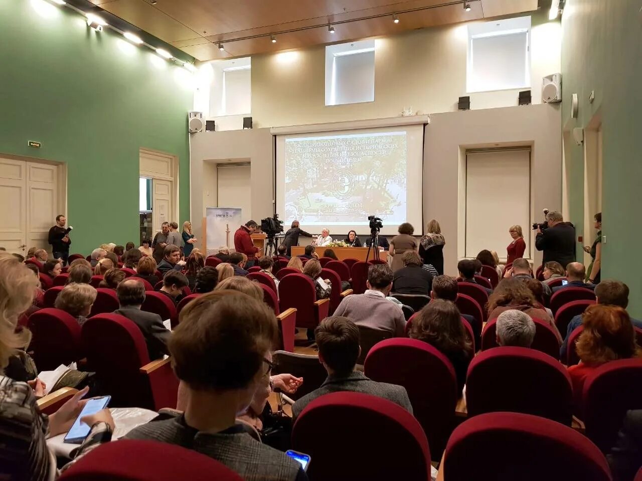 Государственный эрмитаж атриум главного штаба зал. Круглый стол лекторий. Исторический факультет спбгу лекторий. Лекторий русского музея фото. Эрмитажный театр лекторий.