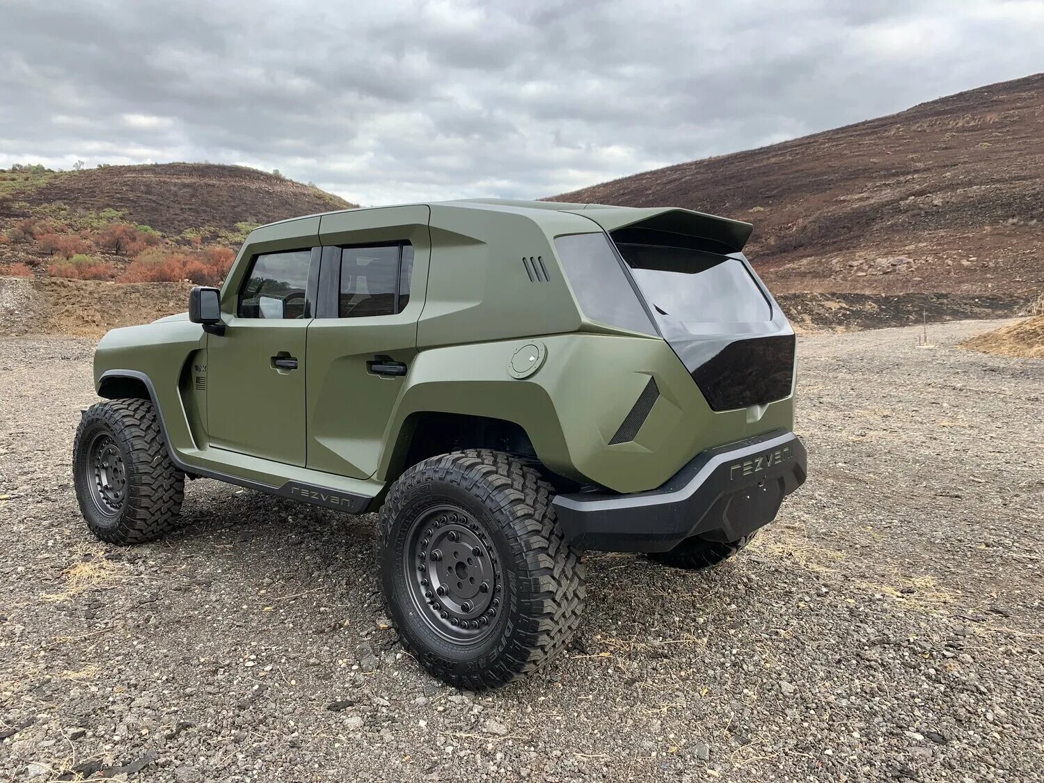 Rezvani Tank 2020. УАЗ Резвани танк. Rezvani Tank Military Edition. Танк внедорожник 2020 Резвани.