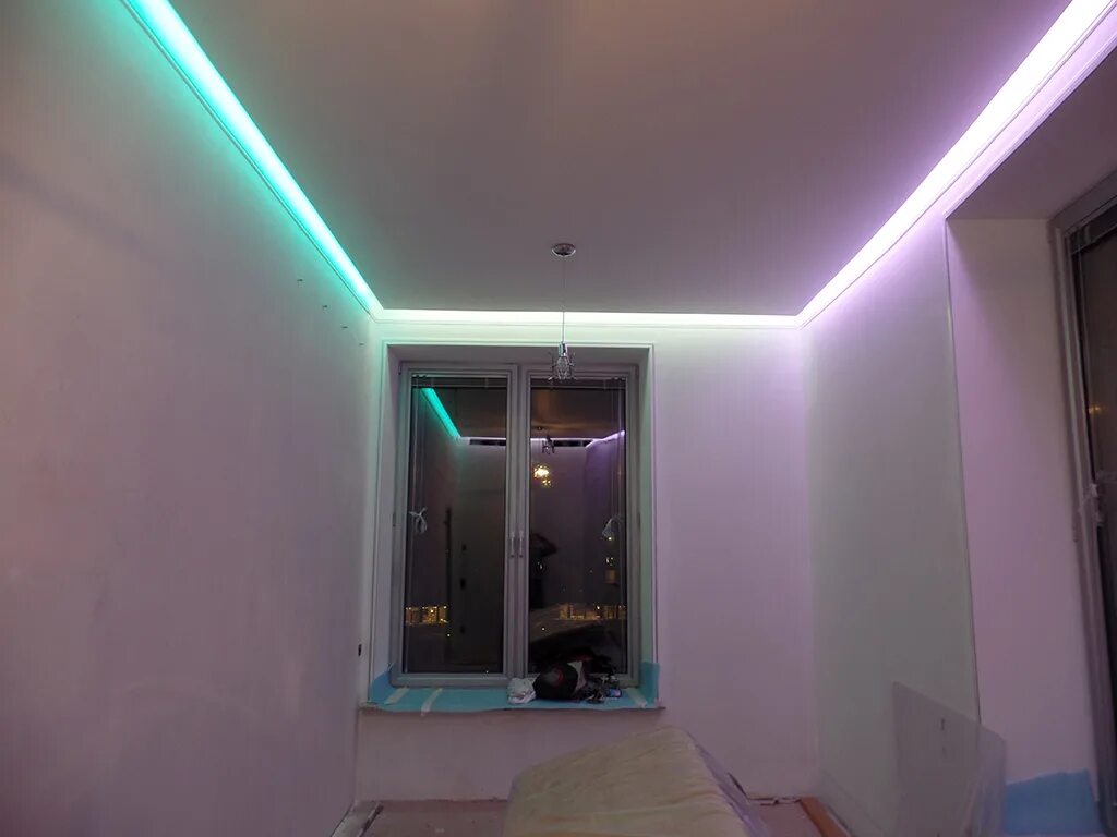Купить потолки с подсветкой. Потолок с подсветкой. Парящий потолок с подсветкой. Потолки с подсветкой светодиодами. Диодная подсветка потолка.
