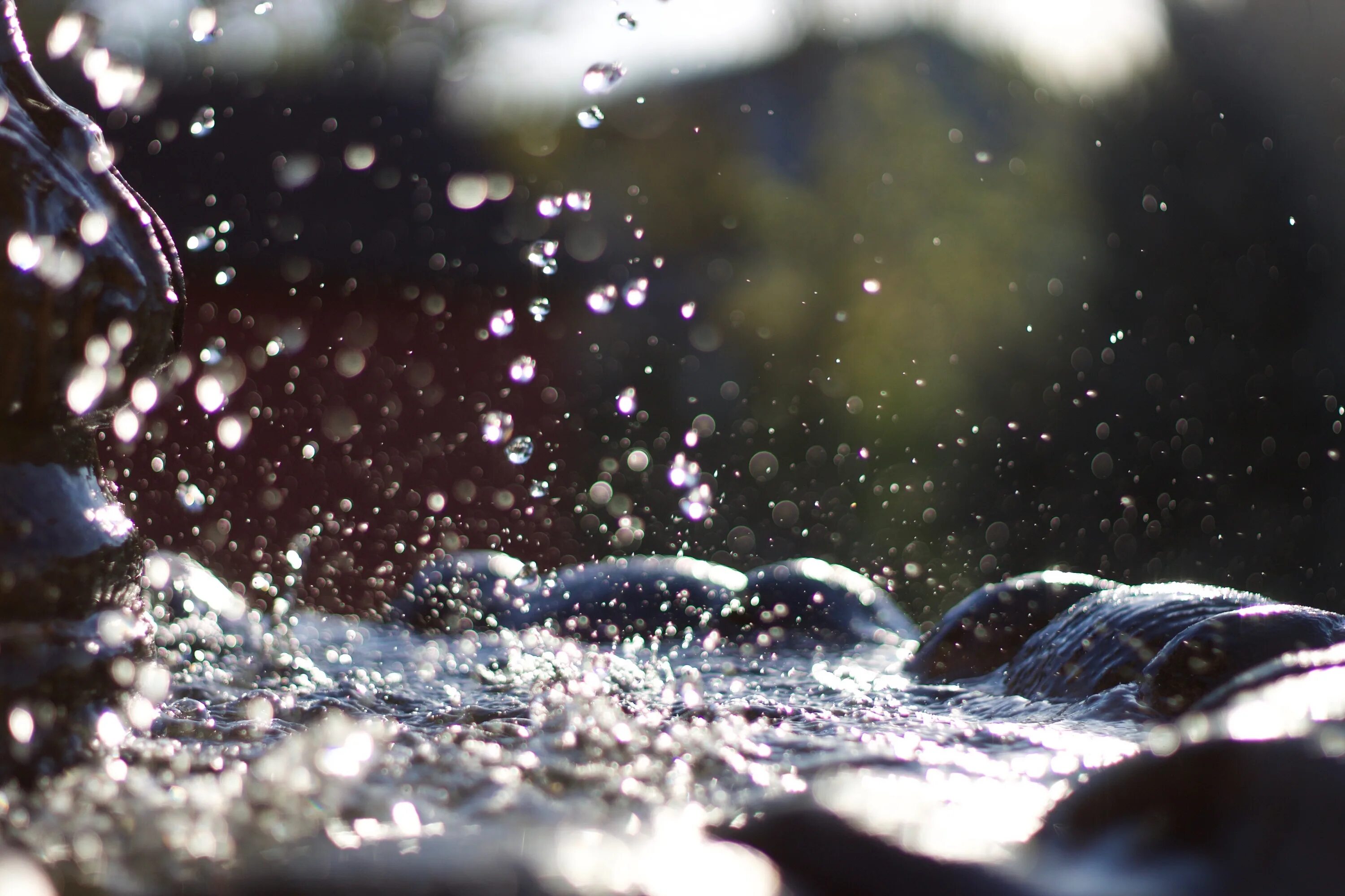 Падающие капли воды. Капли дождя падают. Падающая капля дождя. Дождь дождь падают капли. Падение дождевой капли