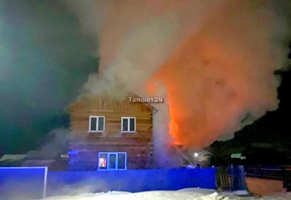Пожар в березовке. Здания которые сгорели. Пожар фото. Пожар фото. Фото пожарных.
