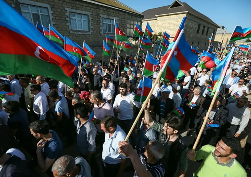 Азербайджан поддержал россию. Митинг в Баку. Митинг в Баку 2020. Талыши нация. Протесты в Азербайджане 2022.