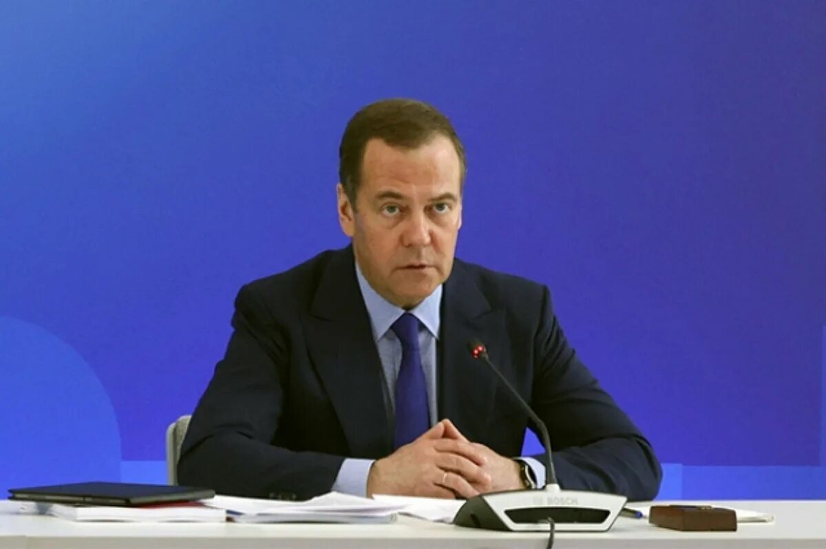 Медведев заместитель безопасности. Медведев в 2015. Медведев заместитель. Медведев должность.