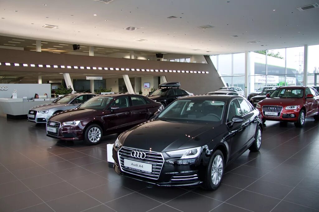 автосалон иномарок. машины в автосалоне. автомобили в автосалоне. автосалон. автосалон лада машины.