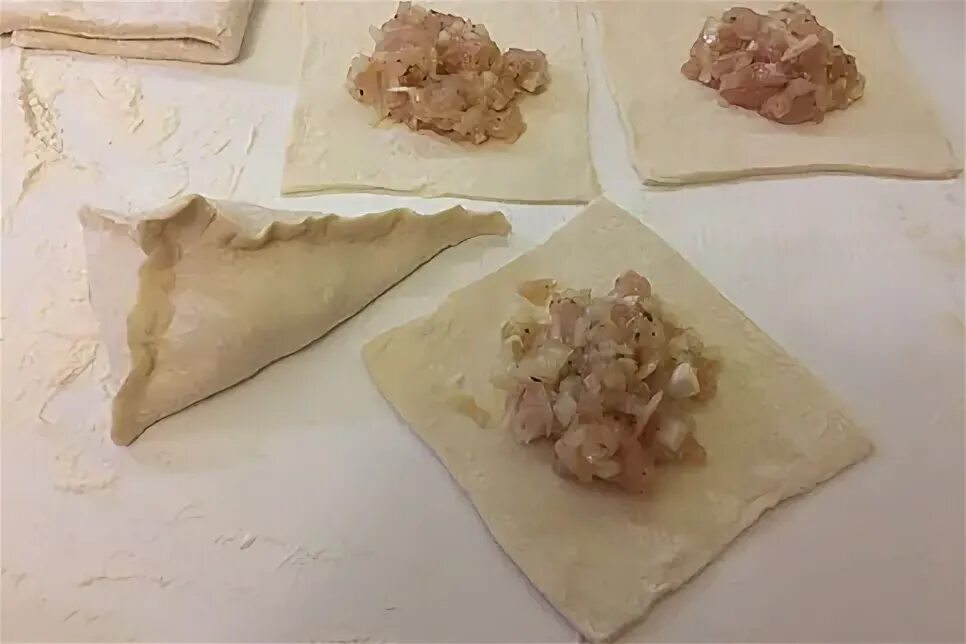 Треугольник из квадрата тесто. Слойки квадратики. Самса со слоеным тестом. Самса пошагово. Треугольник из квадрата тесто.