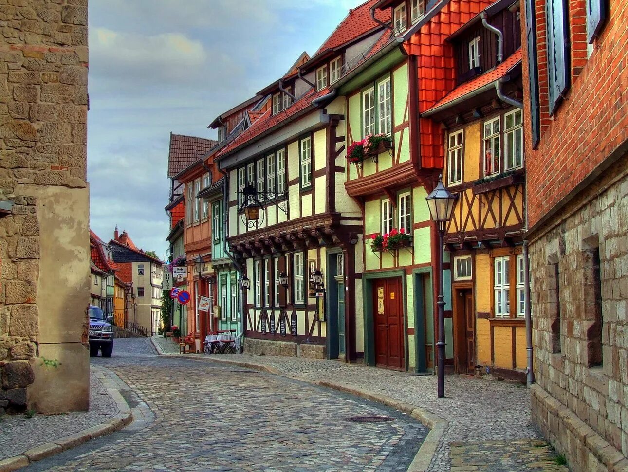 This old town. Фахверк Кведлинбург. Кведлинбург город в Германии. Фахверковая улица Германии. Фахверк в Кведлинбурге.