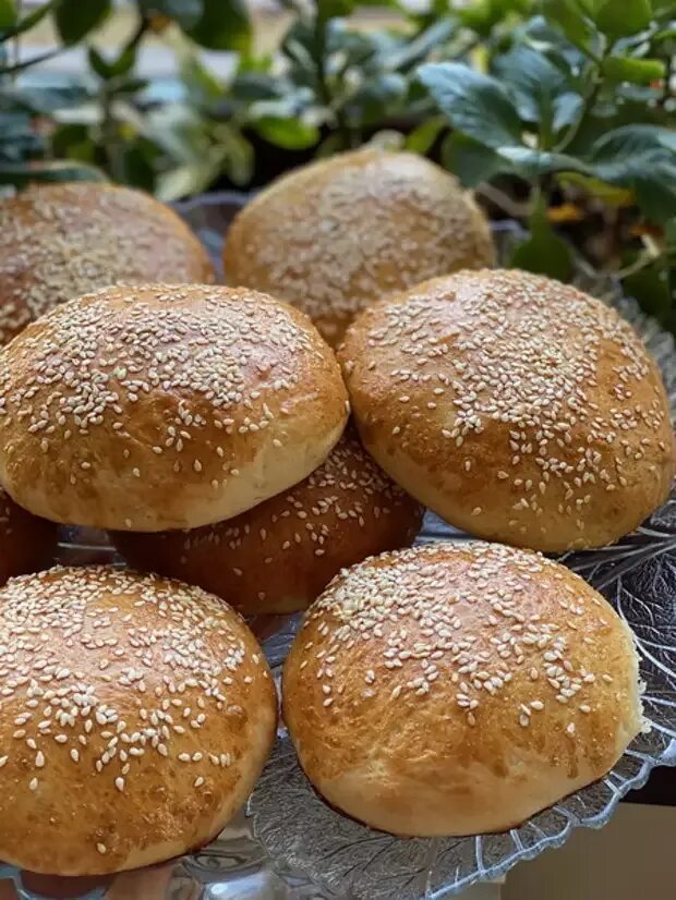 Ржаные булочки для бургеров. Булочки мультизлаковые для бургера. Тесто для булочек для бургеров. Ржаная булочка для бургера. Ржаные булочки для бургеров.