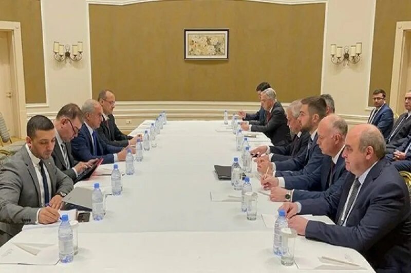 Мединский в стамбуле. Переговоры. Украинская делегация на переговорах с россией. Переговоры росси и уркианы. Мирные переговоры.