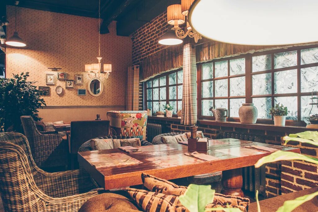 Бохо ресторан красноярск. Бохо бар красноярск. Ресторан бохо. Стиль бохо в интерьере кафе. Кафе в стиле бохо.