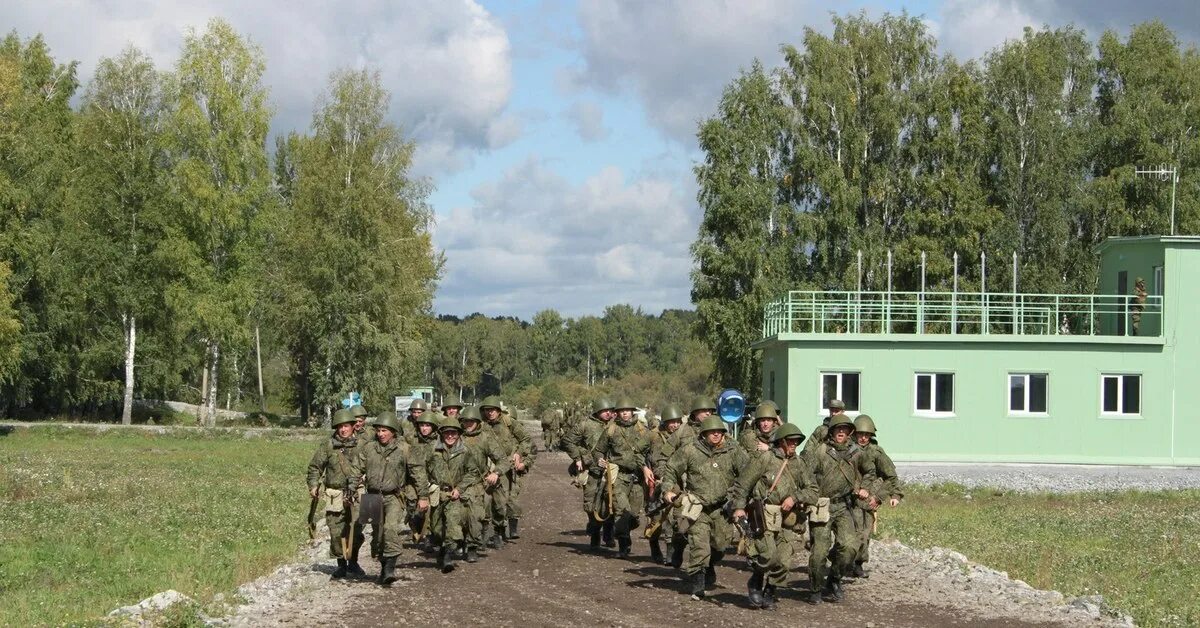 Место сбора военных. Военные сборы в палатках. Военные сборы по повестке. Военные сборы Мади. Военные сборы в палатках военкомат.