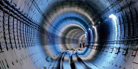 Метро стоит в тоннеле